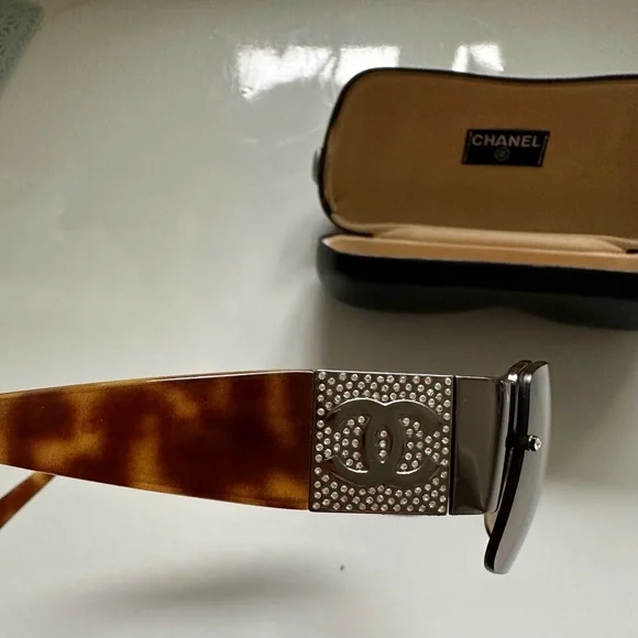 Authentic Chanel Tortoise Sunglasses with Rhinestone 4117-B C.275/13 62.16 125 - Picture 4 of 16